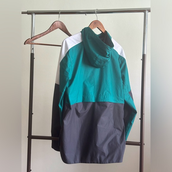 New Balance R.W.T. Lightweight Windbreaker Jacket Small Green - Picture 2 of 6